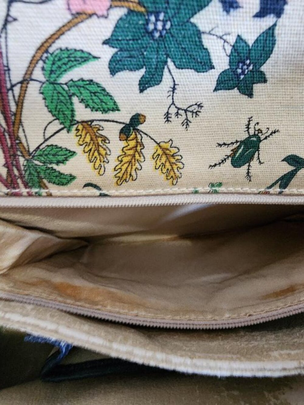 Authentic Vintage Gucci Flora Handbag - Picture 9 of 17